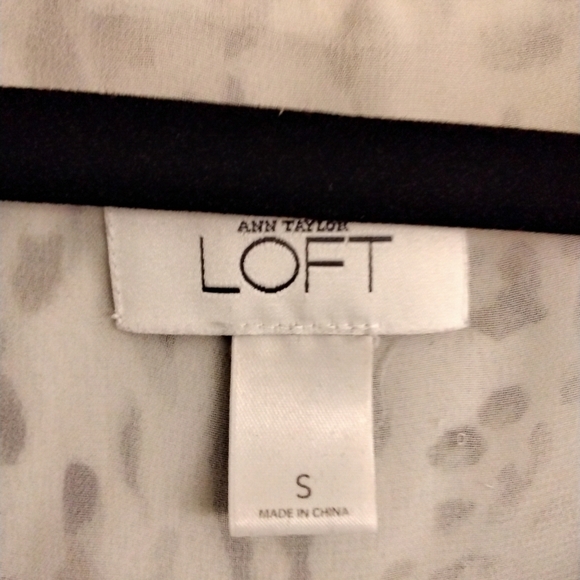 Ann Taylor Loft Animal Print Blouse Size 2 - Picture 3 of 3